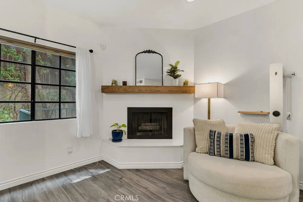 17914 Magnolia Boulevard #121 Encino, CA 91316