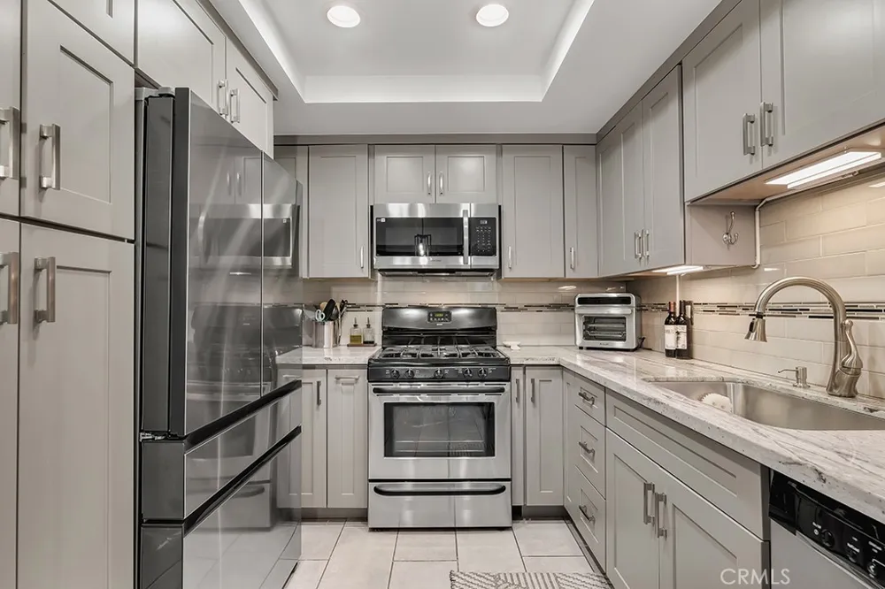 17914 Magnolia Boulevard #121 Encino, CA 91316