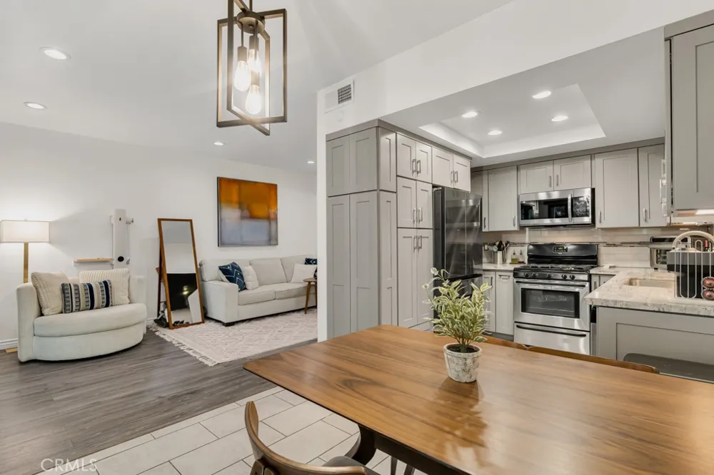 17914 Magnolia Boulevard #121 Encino, CA 91316