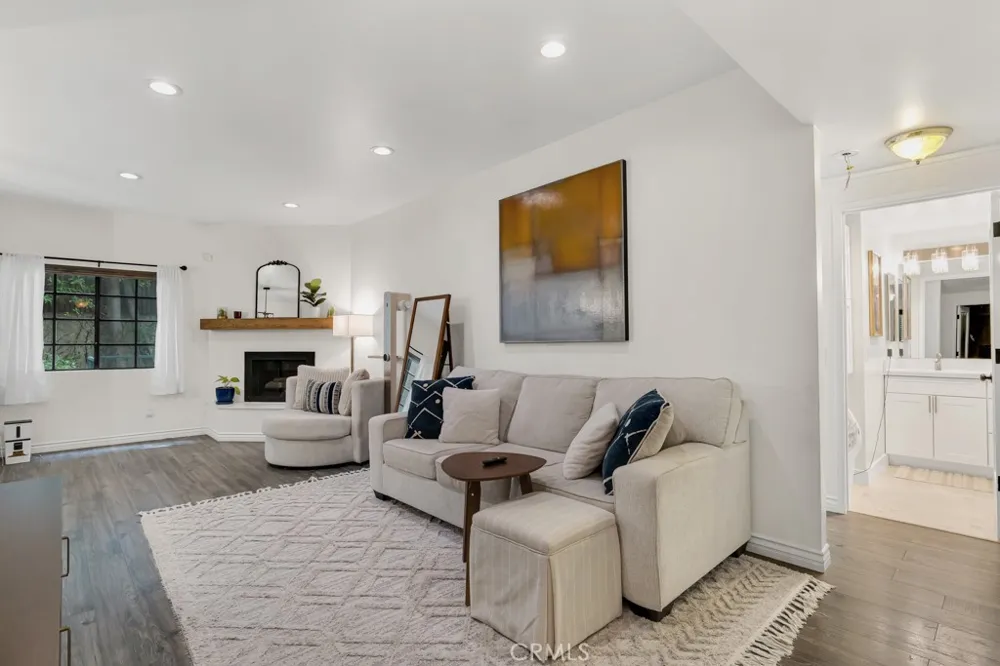 17914 Magnolia Boulevard #121 Encino, CA 91316