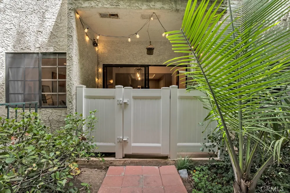 17914 Magnolia Boulevard #121 Encino, CA 91316