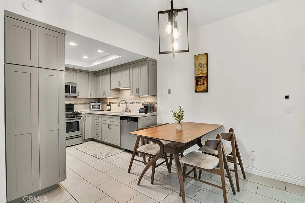 17914 Magnolia Boulevard #121 Encino, CA 91316