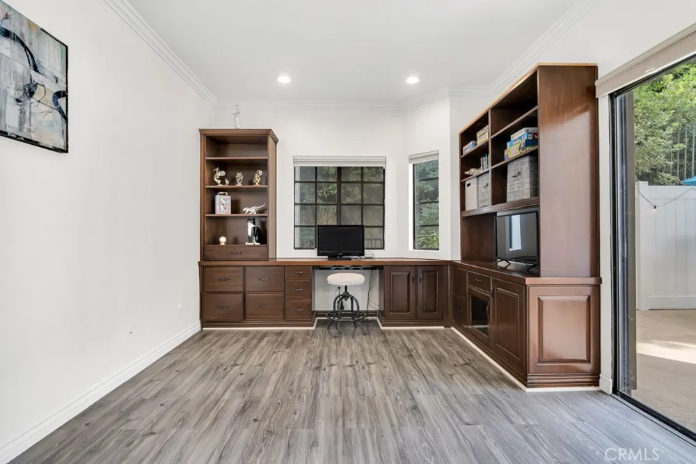 17914 Magnolia Boulevard #121 Encino, CA 91316