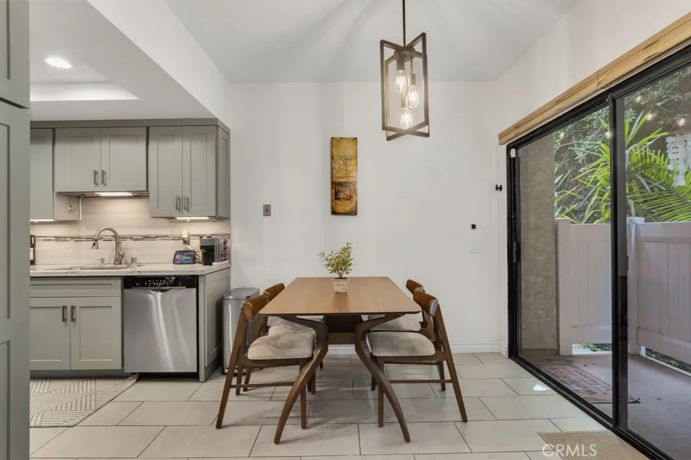 17914 Magnolia Boulevard #121 Encino, CA 91316