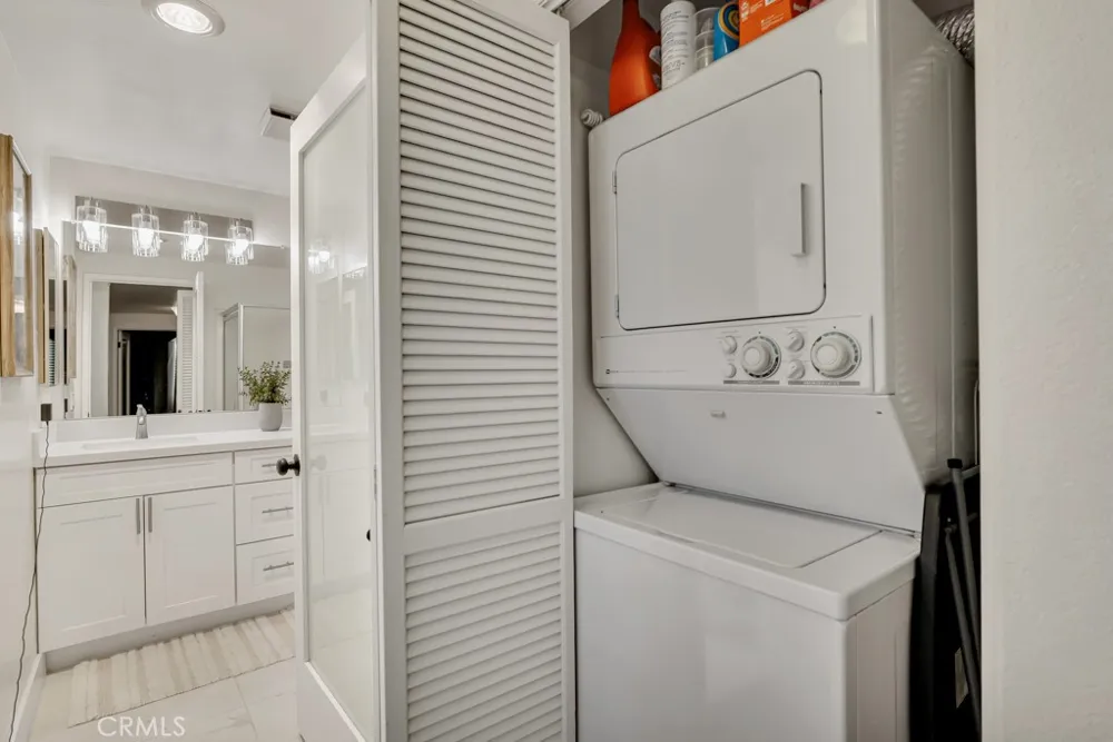 17914 Magnolia Boulevard #121 Encino, CA 91316