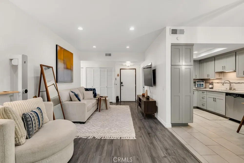 17914 Magnolia Boulevard #121 Encino, CA 91316