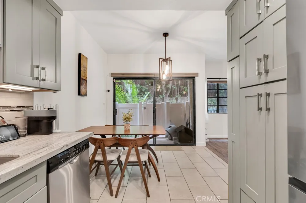 17914 Magnolia Boulevard #121 Encino, CA 91316
