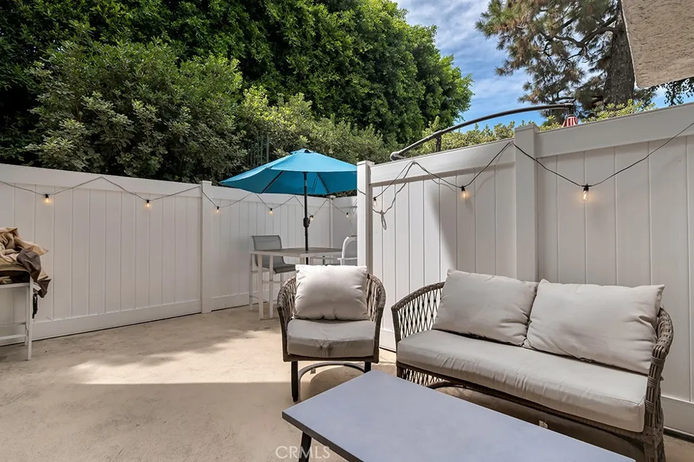 17914 Magnolia Boulevard #121 Encino, CA 91316