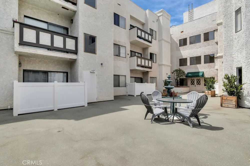 17914 Magnolia Boulevard #121 Encino, CA 91316