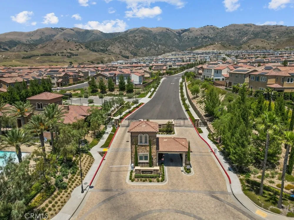 20752 Spruce Porter Ranch, CA 91326
