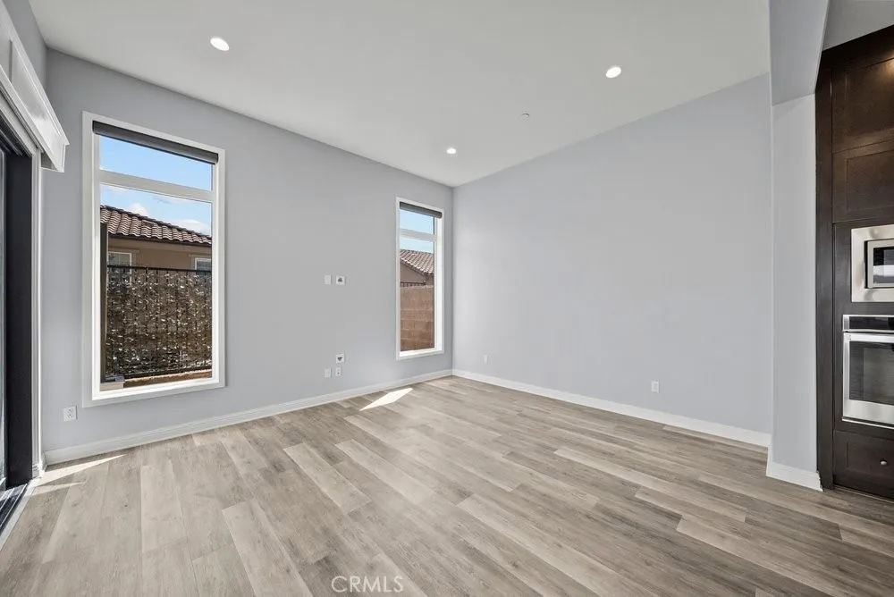 20752 Spruce Porter Ranch, CA 91326