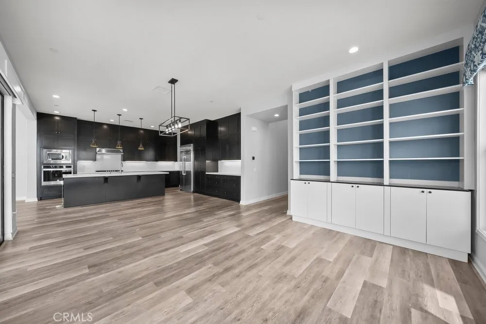 20752 Spruce Porter Ranch, CA 91326