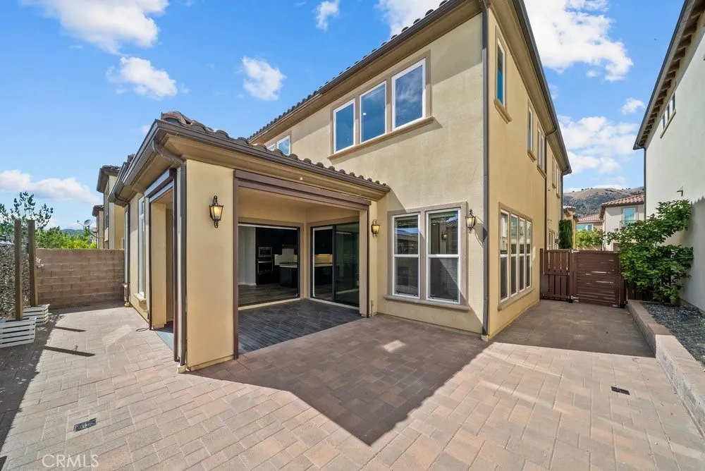 20752 Spruce Porter Ranch, CA 91326