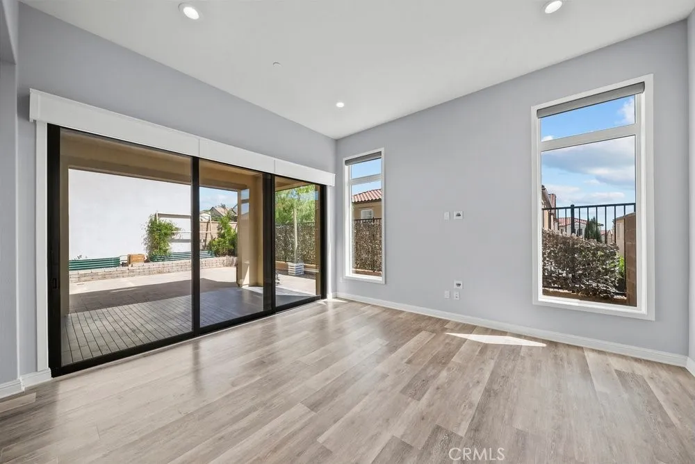 20752 Spruce Porter Ranch, CA 91326