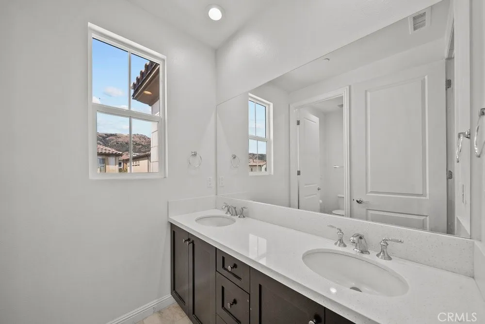 20752 Spruce Porter Ranch, CA 91326