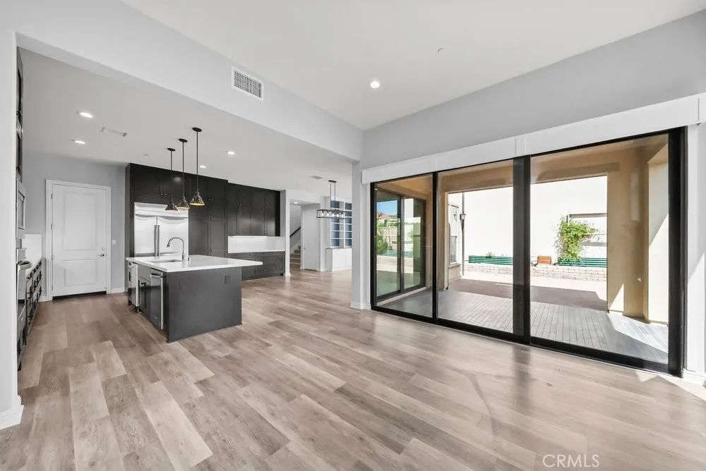 20752 Spruce Porter Ranch, CA 91326