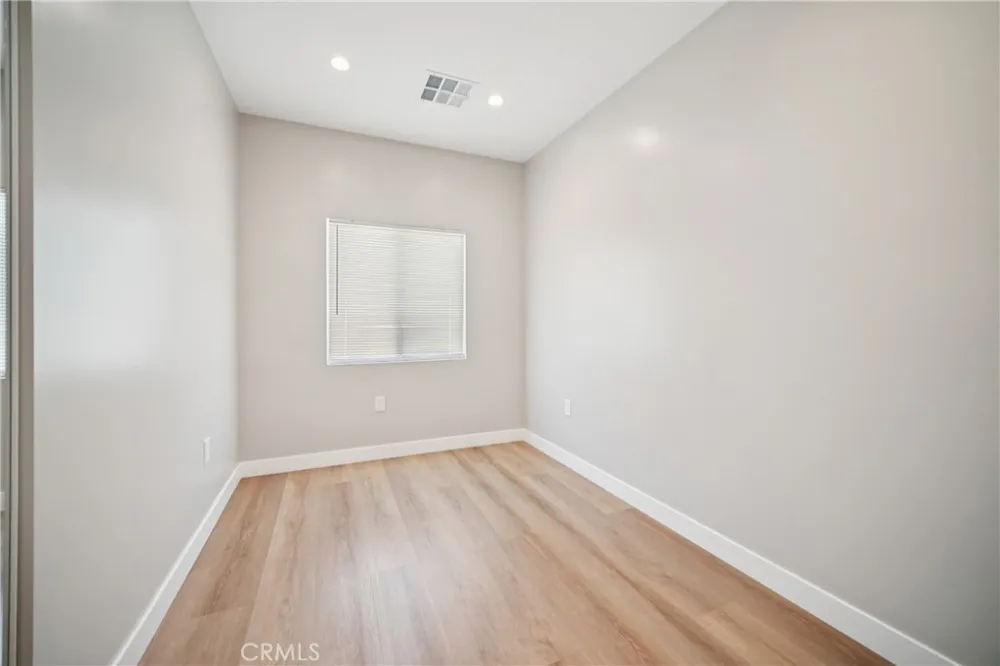 8434 Oakdale Avenue Winnetka, CA 91306