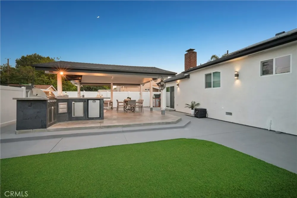8434 Oakdale Avenue Winnetka, CA 91306
