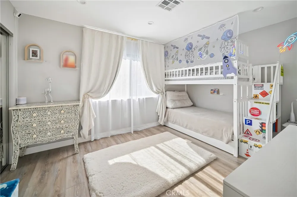 8434 Oakdale Avenue Winnetka, CA 91306
