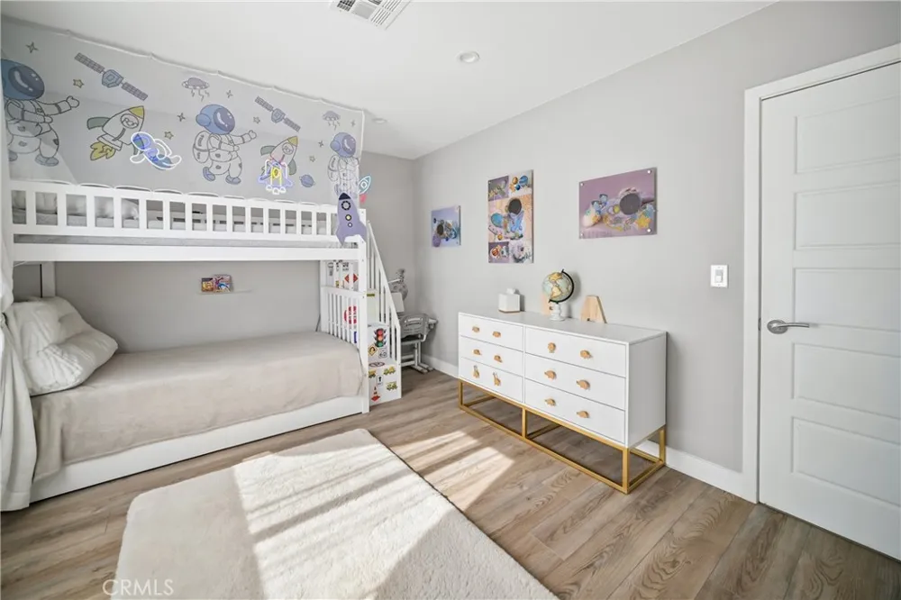 8434 Oakdale Avenue Winnetka, CA 91306