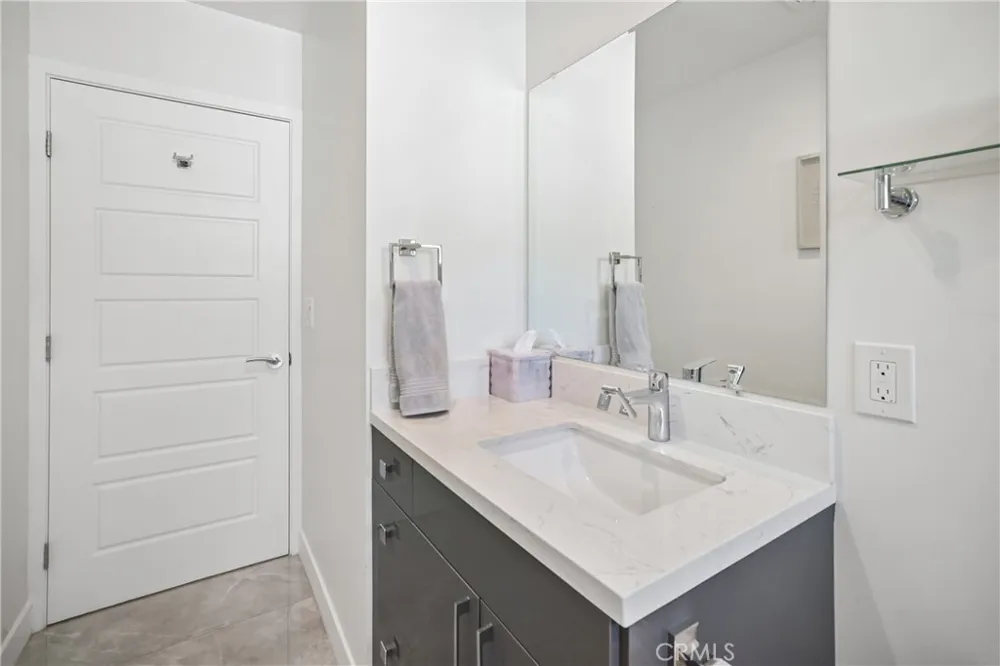 8434 Oakdale Avenue Winnetka, CA 91306