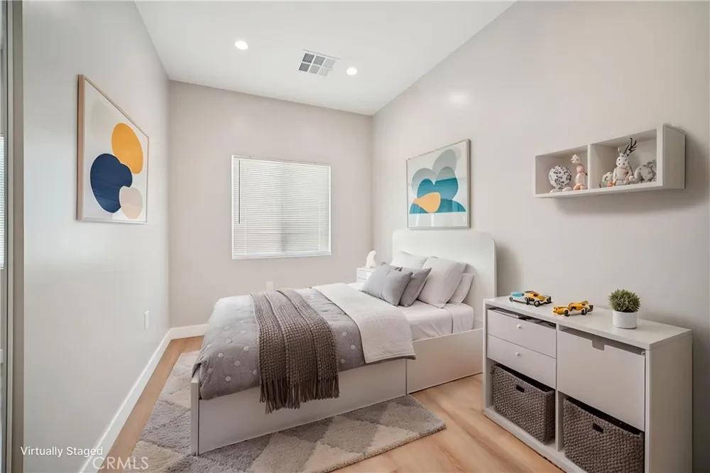 8434 Oakdale Avenue Winnetka, CA 91306