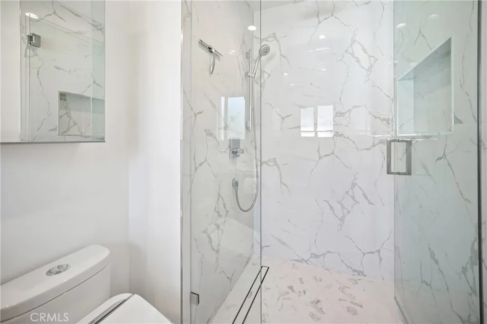 8434 Oakdale Avenue Winnetka, CA 91306