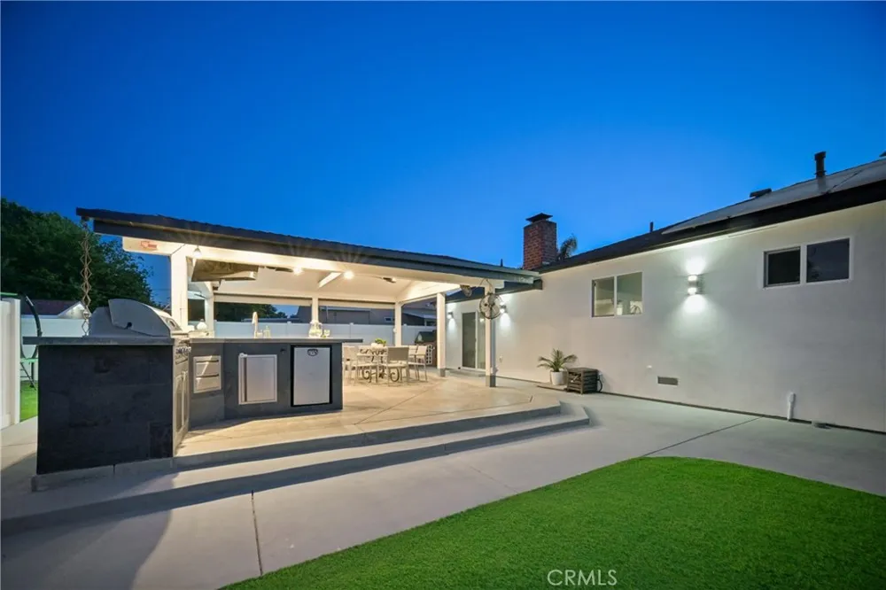 8434 Oakdale Avenue Winnetka, CA 91306