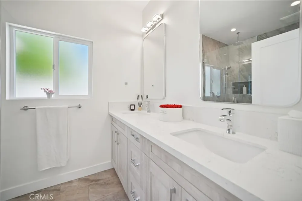 8434 Oakdale Avenue Winnetka, CA 91306