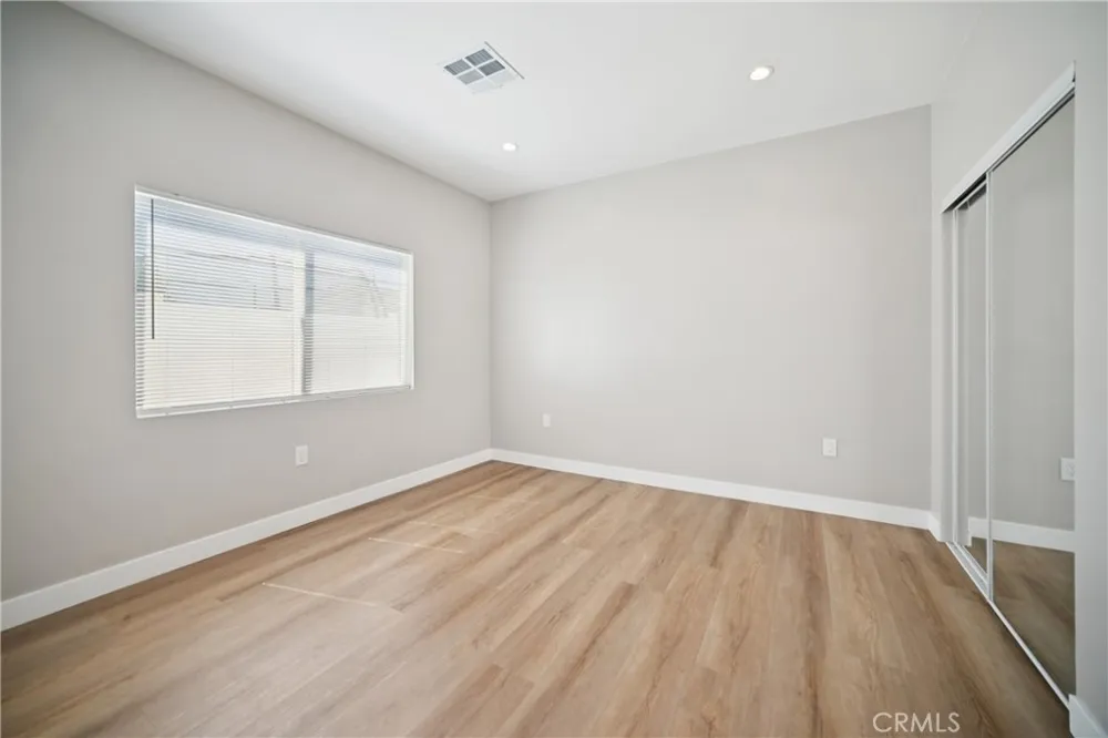 8434 Oakdale Avenue Winnetka, CA 91306