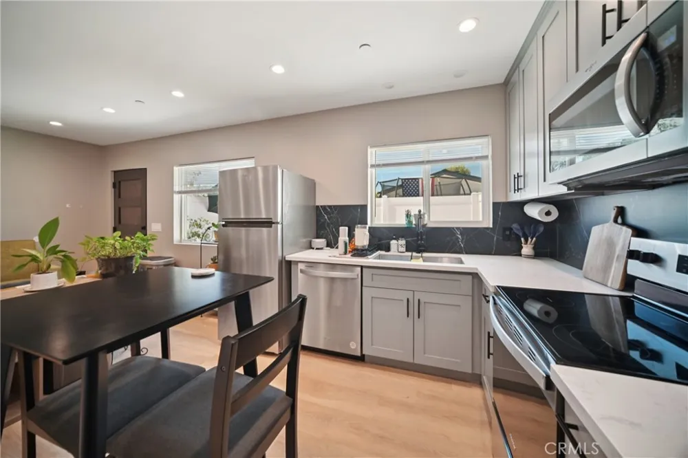 8434 Oakdale Avenue Winnetka, CA 91306