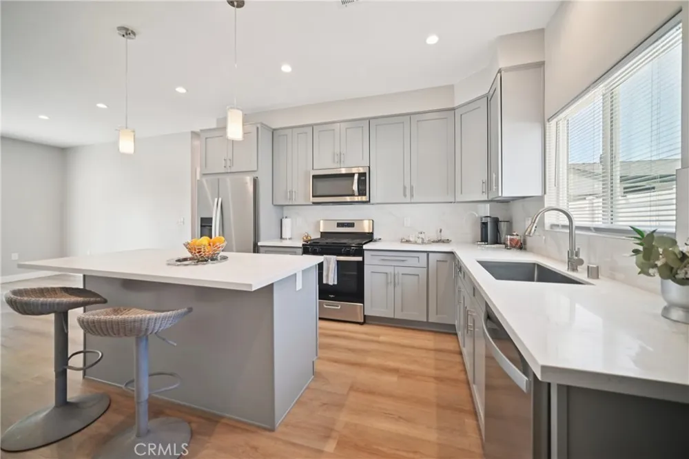 8434 Oakdale Avenue Winnetka, CA 91306