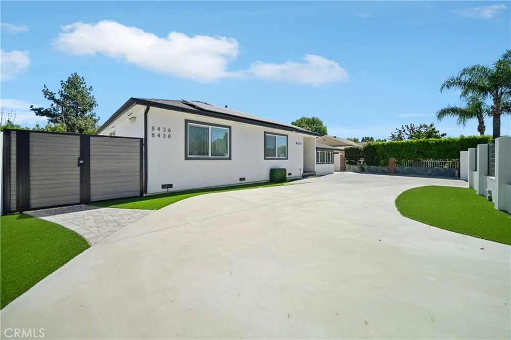 8434 Oakdale Avenue Winnetka, CA 91306