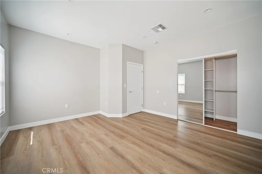 8434 Oakdale Avenue Winnetka, CA 91306