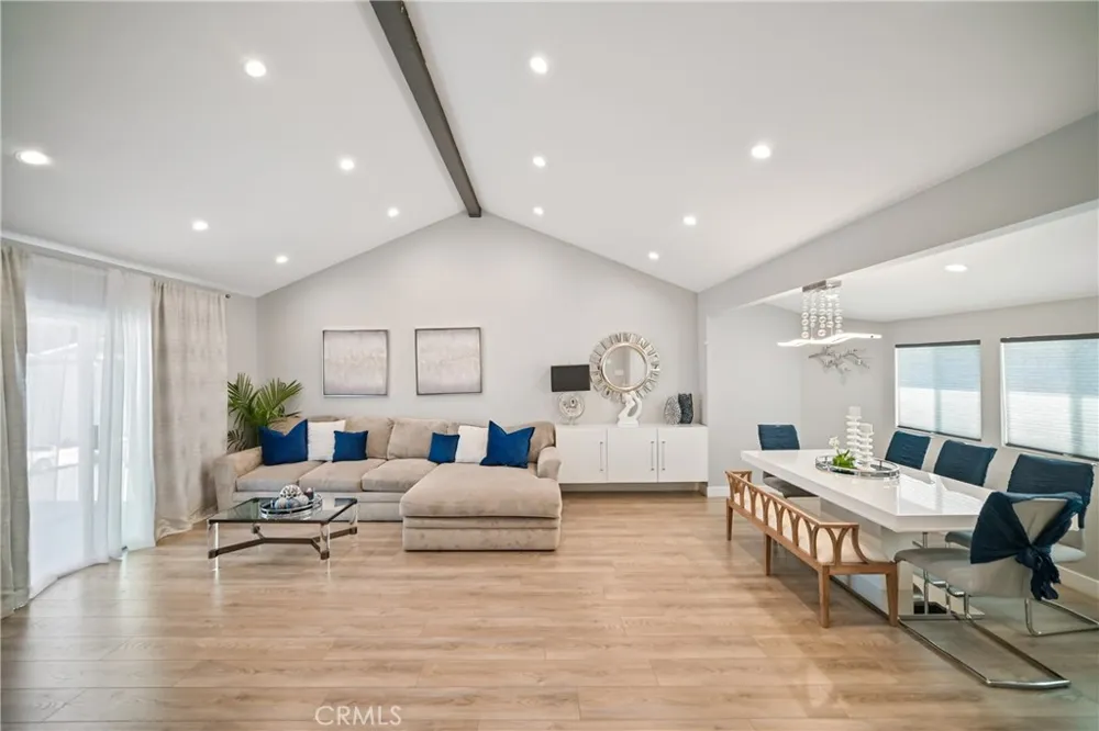 8434 Oakdale Avenue Winnetka, CA 91306