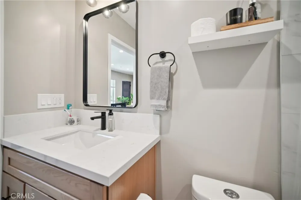 8434 Oakdale Avenue Winnetka, CA 91306
