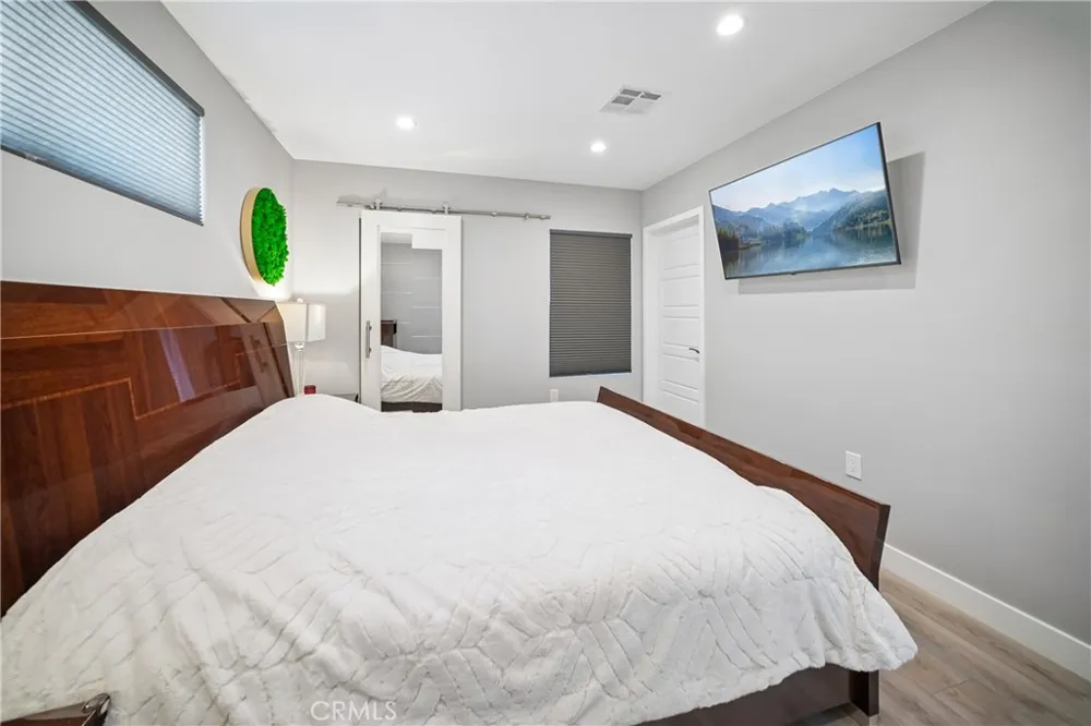 8434 Oakdale Avenue Winnetka, CA 91306