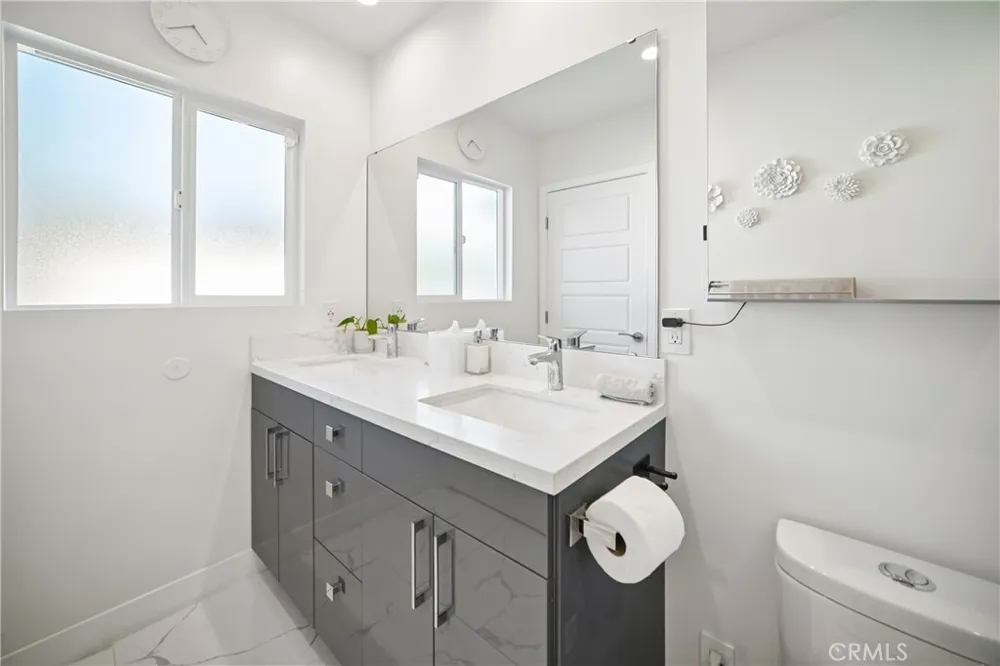 8434 Oakdale Avenue Winnetka, CA 91306