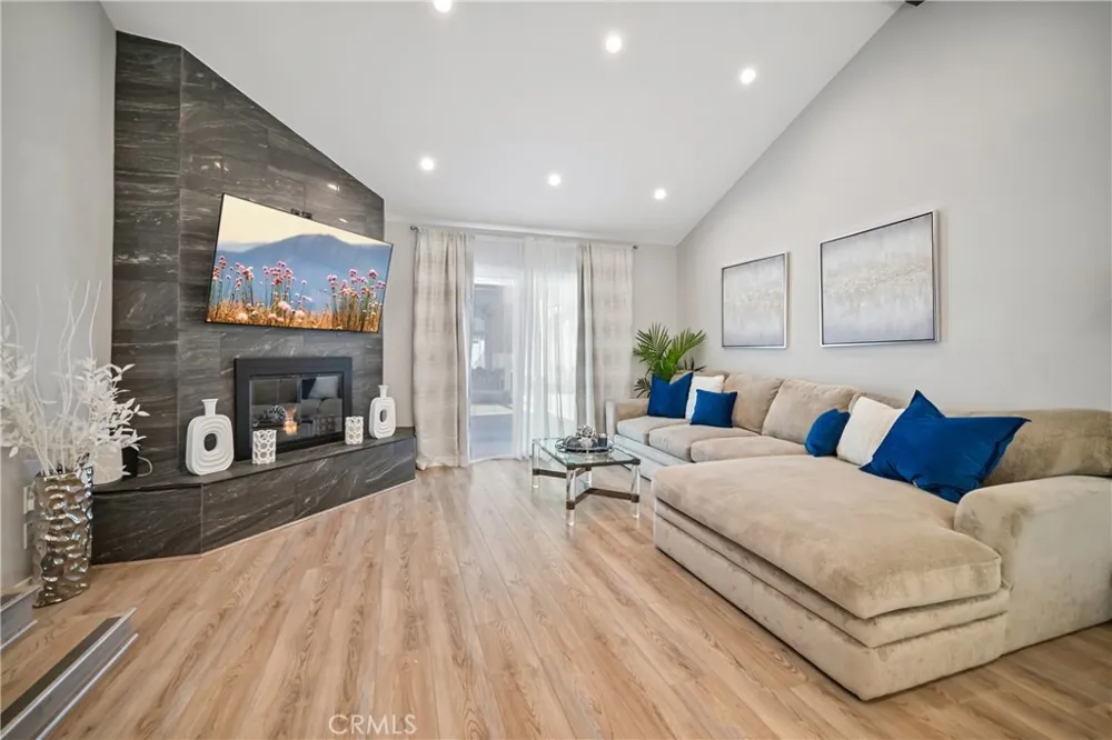 8434 Oakdale Avenue Winnetka, CA 91306