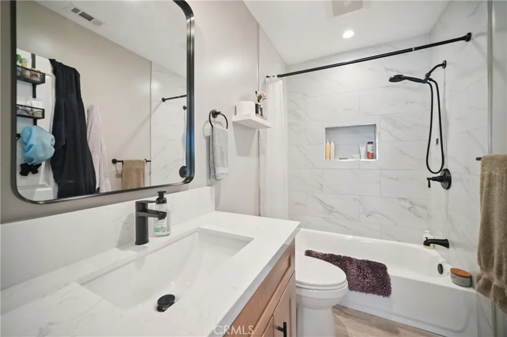 8434 Oakdale Avenue Winnetka, CA 91306