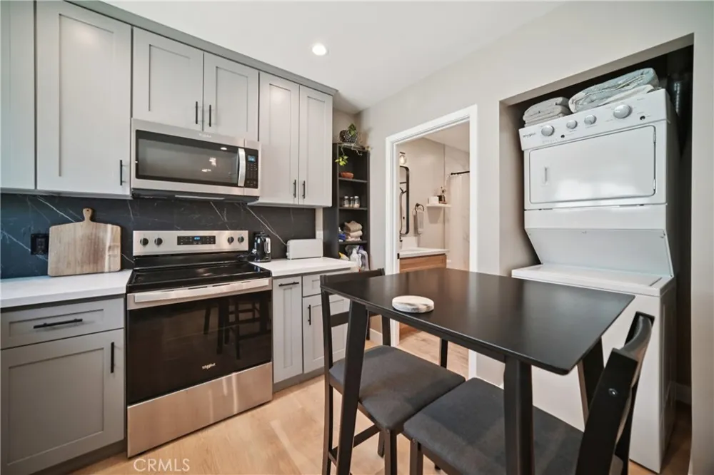 8434 Oakdale Avenue Winnetka, CA 91306