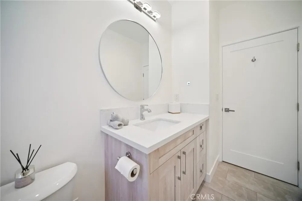 8434 Oakdale Avenue Winnetka, CA 91306