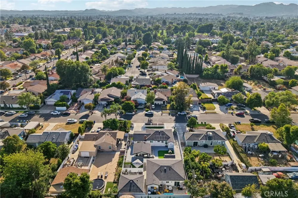 8434 Oakdale Avenue Winnetka, CA 91306