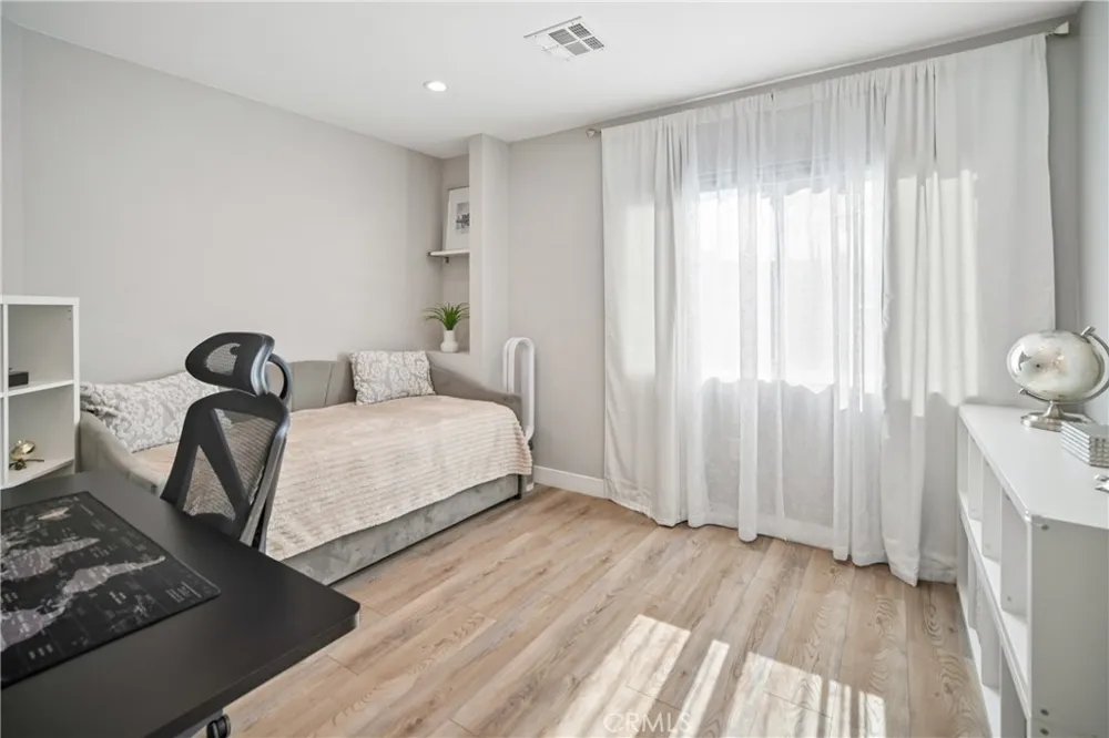 8434 Oakdale Avenue Winnetka, CA 91306