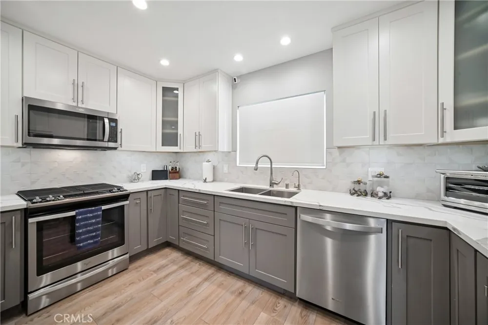 8434 Oakdale Avenue Winnetka, CA 91306