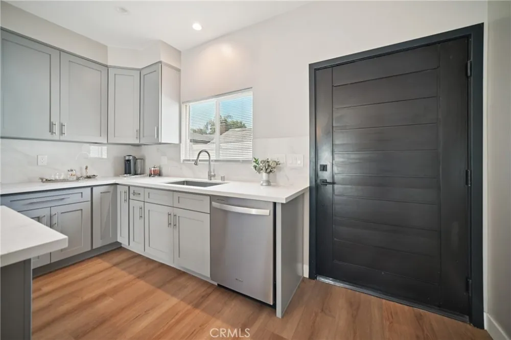 8434 Oakdale Avenue Winnetka, CA 91306