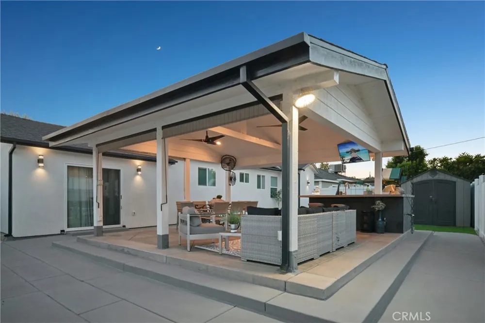 8434 Oakdale Avenue Winnetka, CA 91306