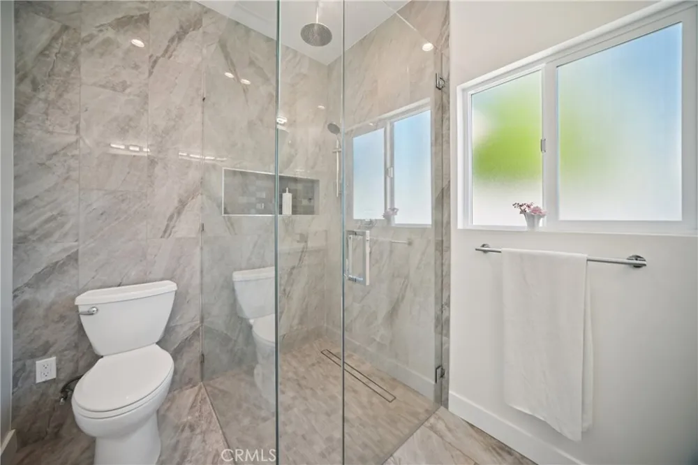 8434 Oakdale Avenue Winnetka, CA 91306