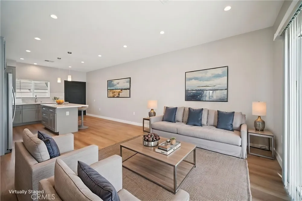 8434 Oakdale Avenue Winnetka, CA 91306