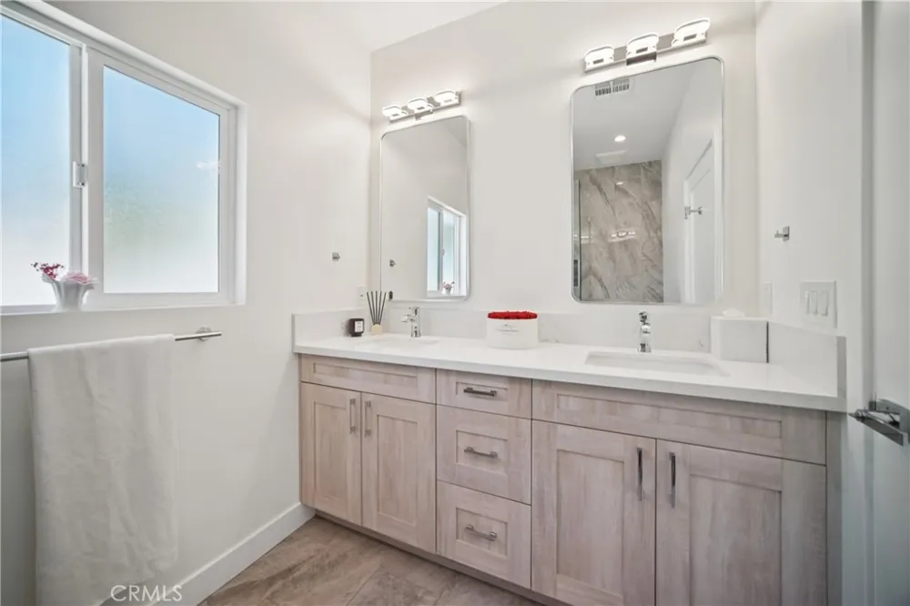 8434 Oakdale Avenue Winnetka, CA 91306